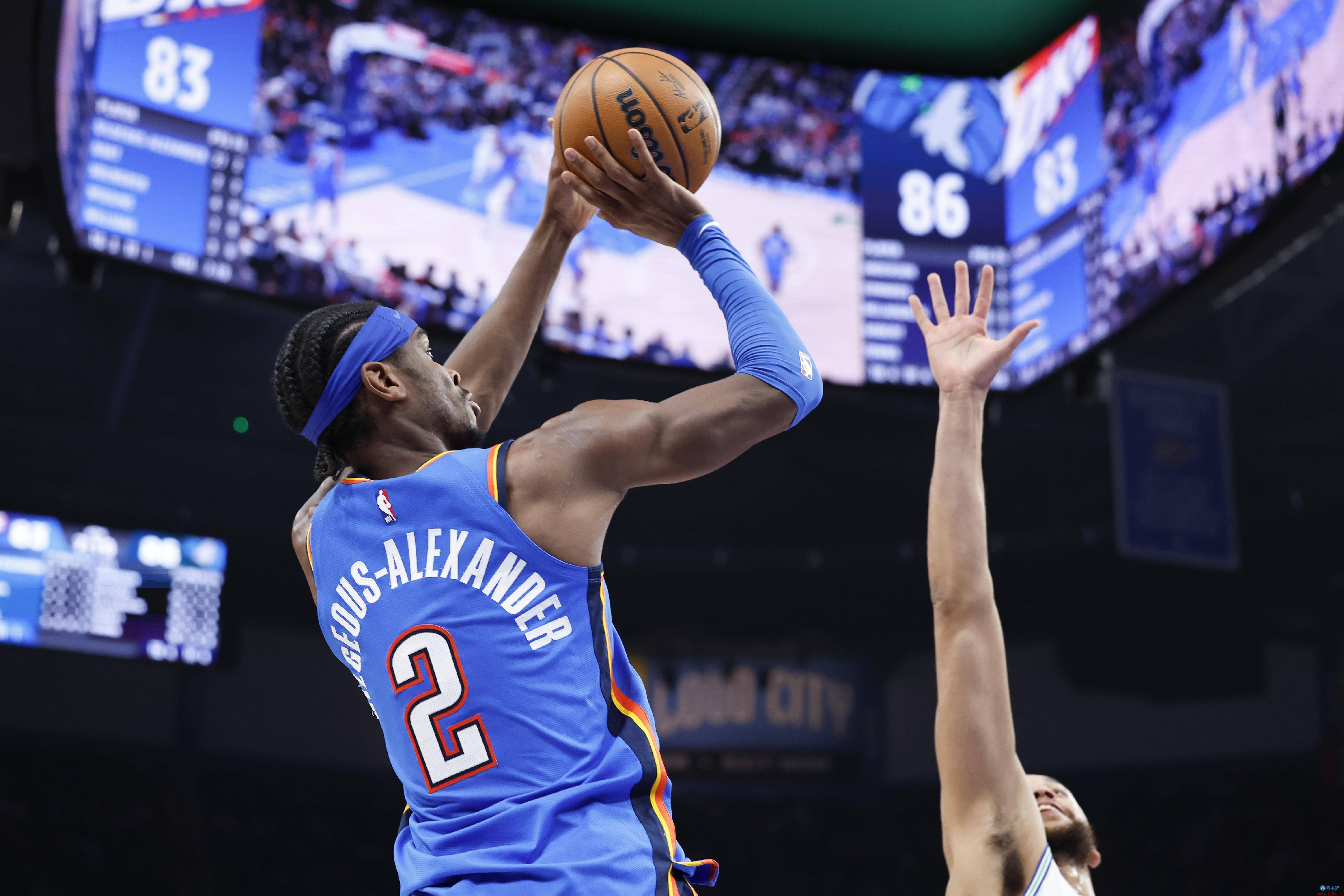 雷霆横扫新疆队,西亚卡姆状态火热 雷霆横扫新疆队,西亚卡姆状态火热