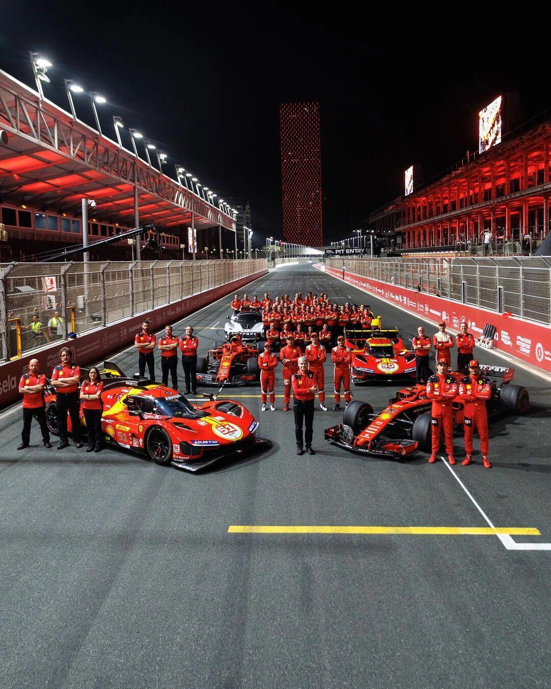 雷诺车队力克法拉利，汉密尔顿带队取胜