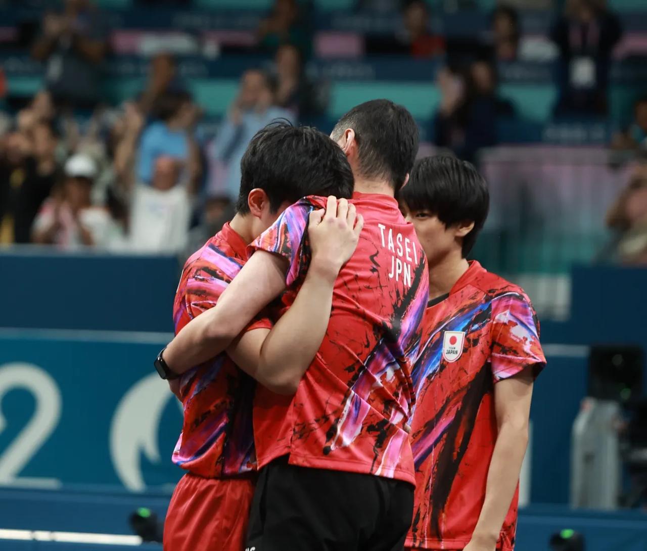 日本队鏖战葡萄牙队，张本智和扛起全队