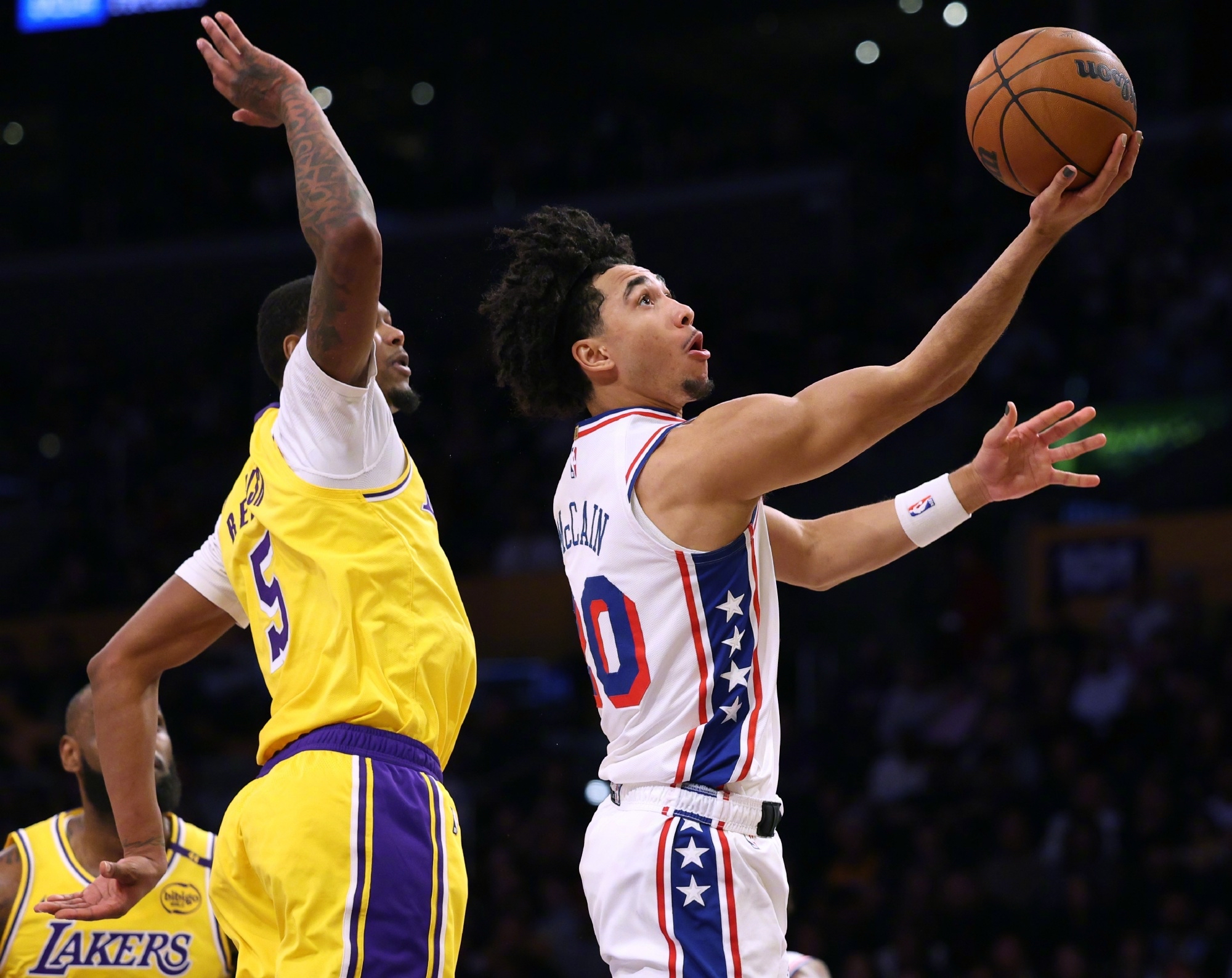 湖人力克天津队，浓眉哥状态火热