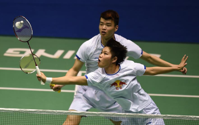 丹麦队鏖战泰国队，黄鸭组合扛起全队