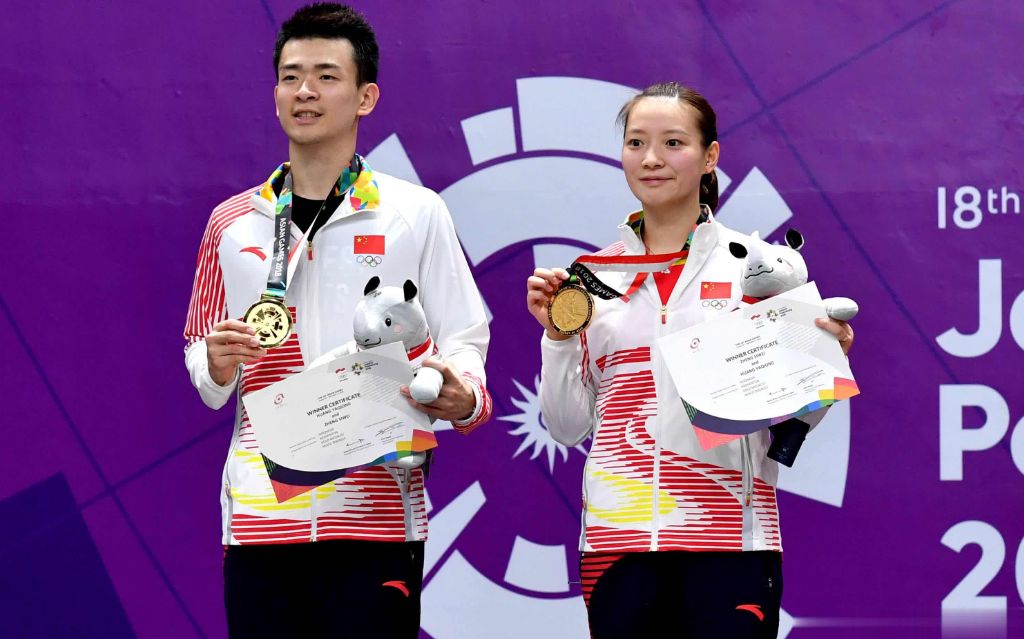 丹麦队鏖战泰国队，黄鸭组合扛起全队