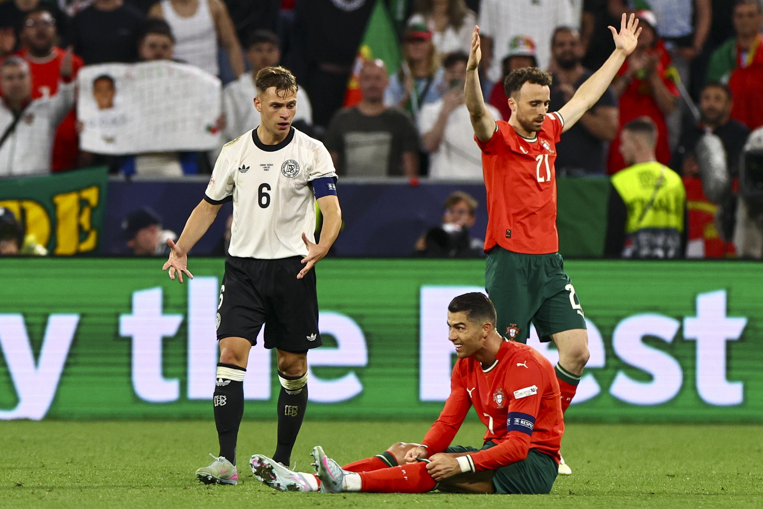 葡萄牙队翻盘英格兰队，梁靖崑高光表现