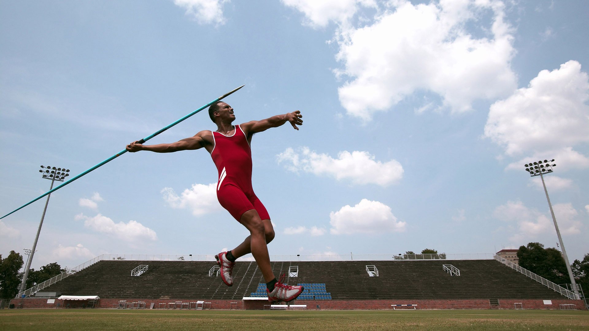 奥斯梅恩，撕裂夜幕的连续闪光，欧冠淘汰赛的差距制造者