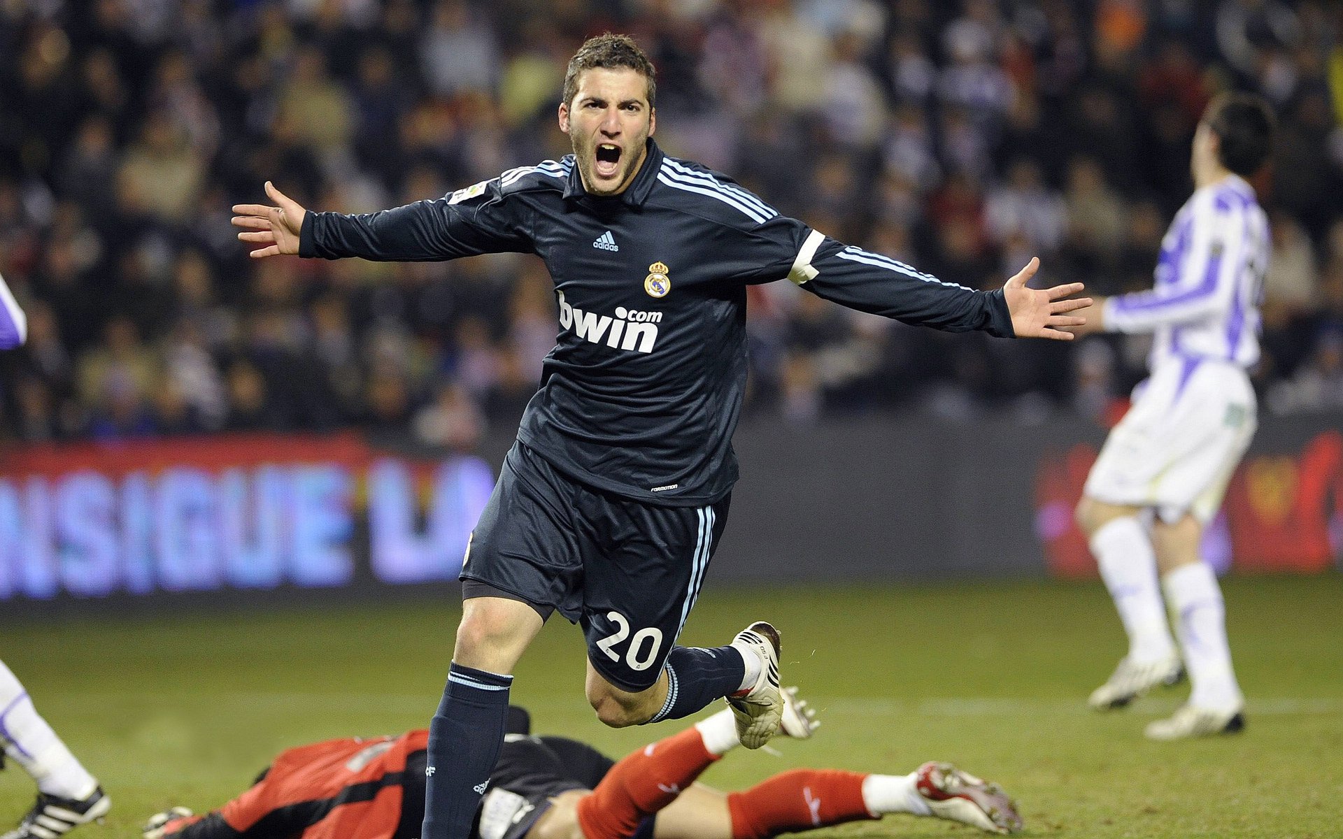 数据爆炸!阿尔瓦雷斯全能闪耀,勒沃库森硬仗破局印证巴西足球智慧